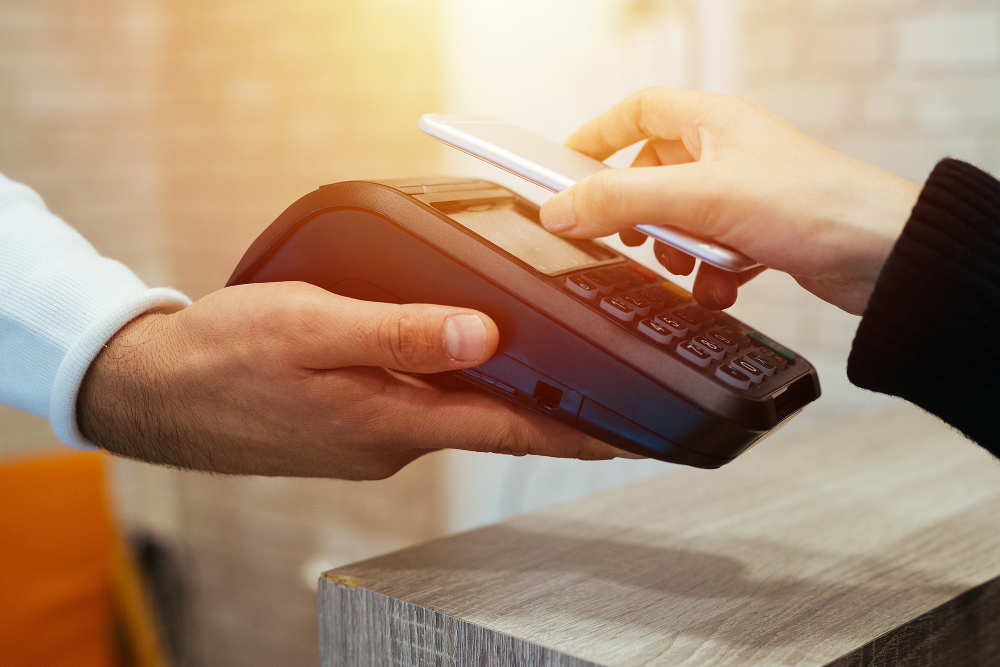 Avanço da tecnologia transforma a relação do brasileiro com o dinheiro